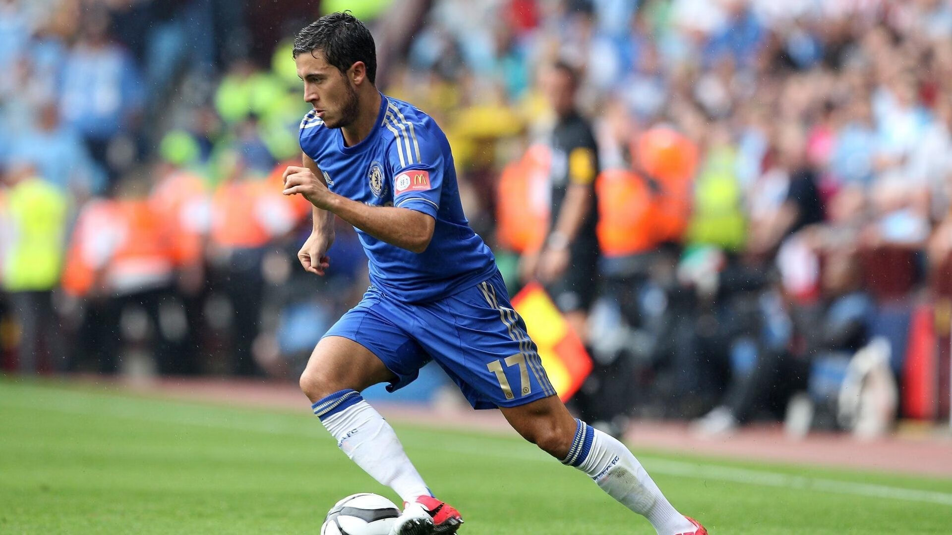 爱游戏电竞-足球场馆夜间照明标准全国统一，足球场照明灯是什么灯